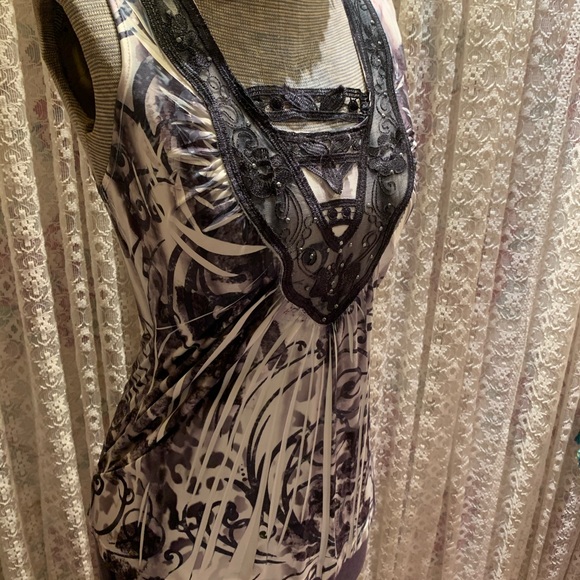 Sleeve less size small top - Picture 2 of 6